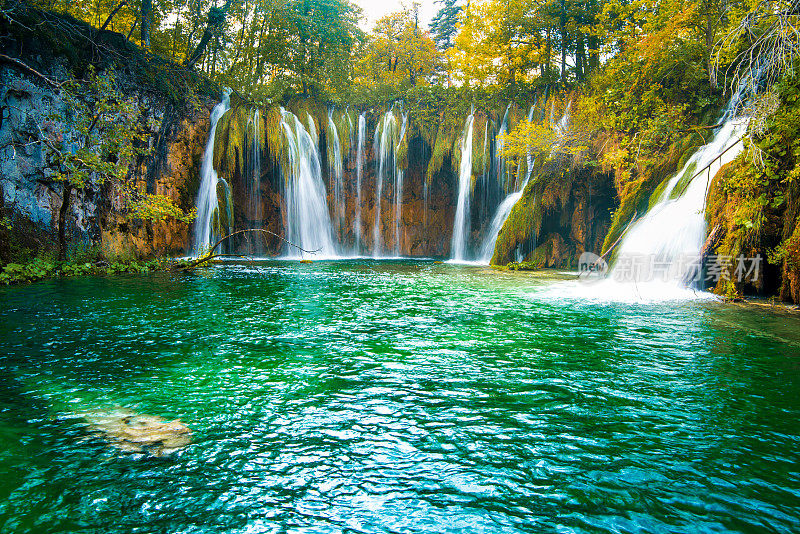 查看Galovački克罗地亚Plitvicka Jezera国家公园的Buk瀑布